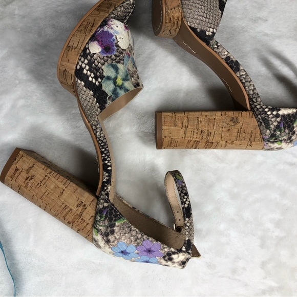 Vince Camuto Ciestie Platform Sandal, Size 6.5 - Picture 9 of 13